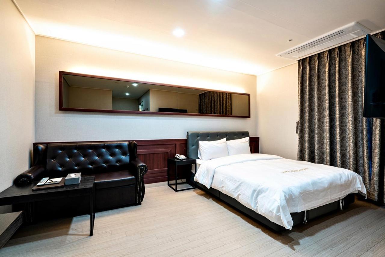 Siheung Seoul Tourist Hotel Bagian luar foto