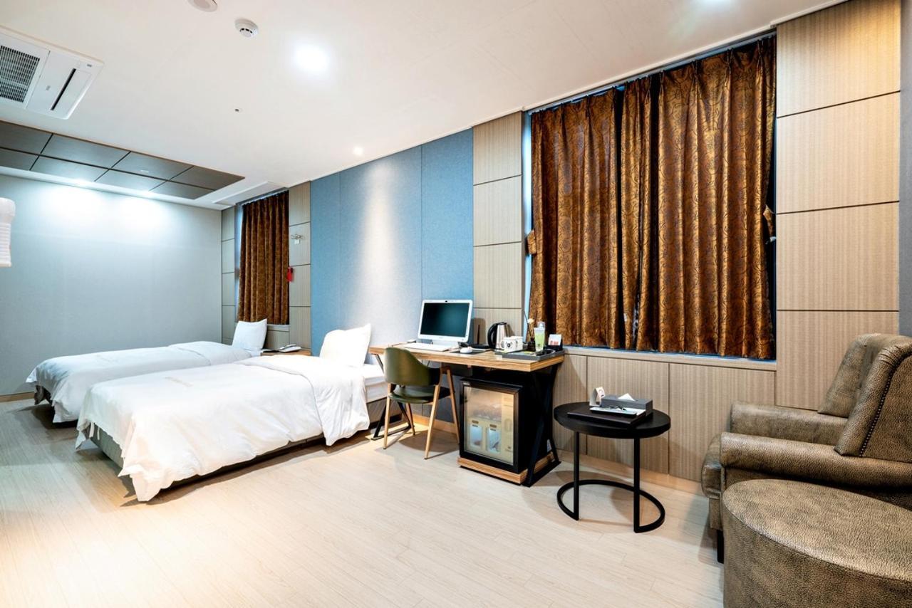 Siheung Seoul Tourist Hotel Bagian luar foto